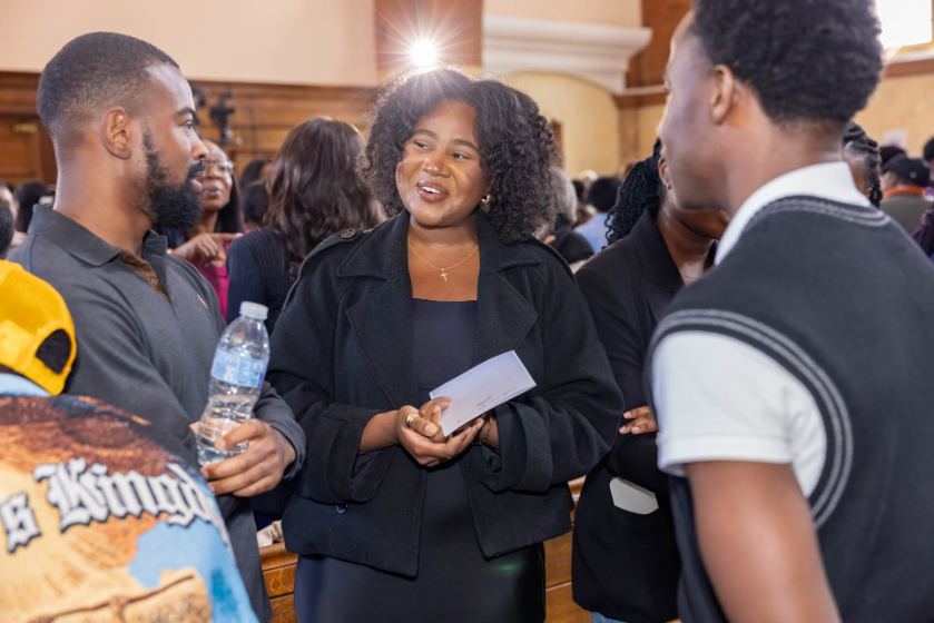 Guests in conversation between sessions